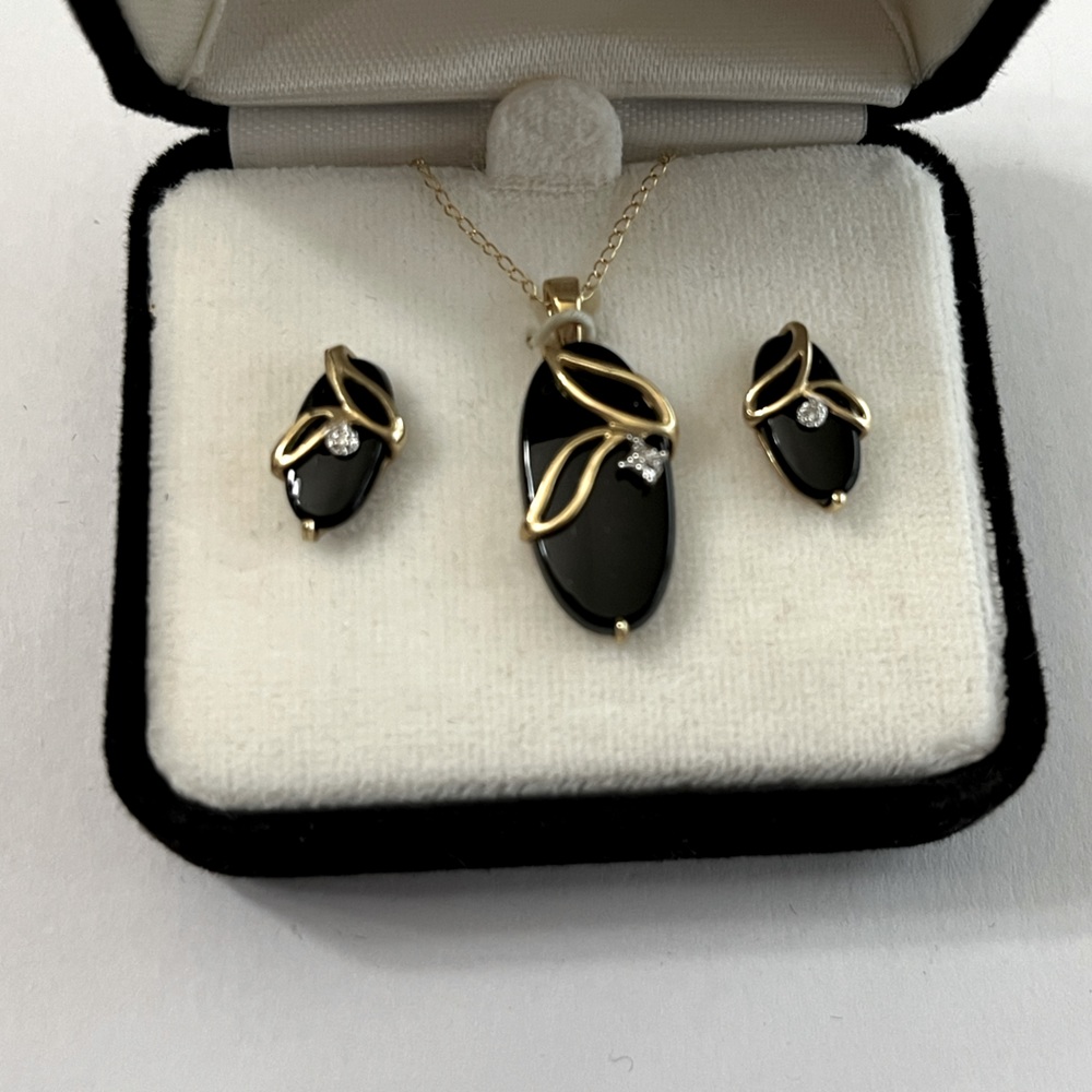 10k Gold Onyx with Small Diamond Set